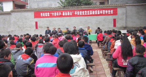 丹凤法院铁峪铺法庭开展送法进校园活动