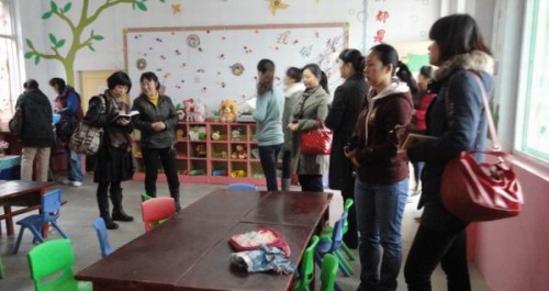 四军医大幼儿园来王涧幼儿园“攀亲送礼”