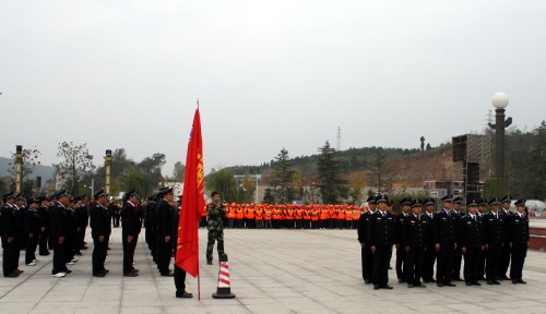 商南对城管执法队员进行军训