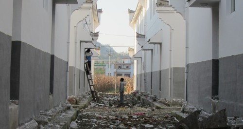 山阳县高坝店镇移民安置点工程预计年底可以入住