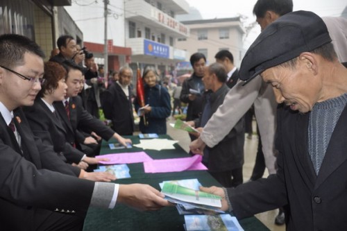 镇安法院深入开展“下基层、访民意、听民声”活动