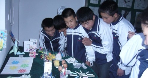 丹凤棣花中学举办美术作品展