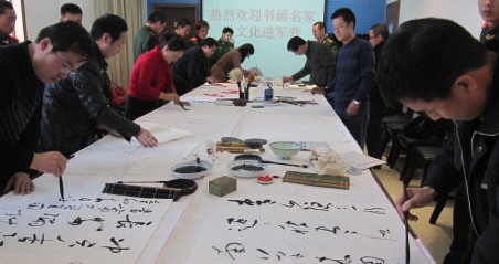 省市书画协会会员深入丹凤消防、武警进行书画义写