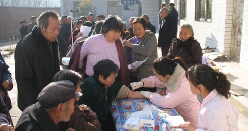 商州陈塬社区组织人力深入农村