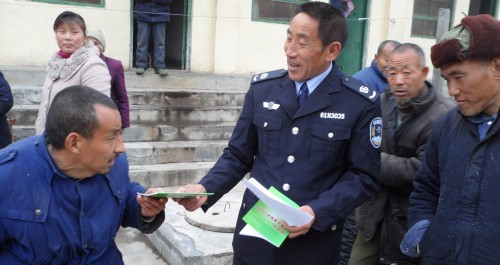 丹凤县庾岭镇启动“12·4”全国法制宣传日系列活动