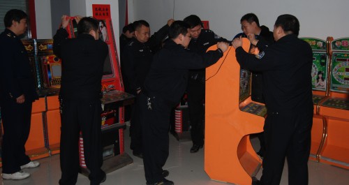 山阳县集中整治电子游戏厅