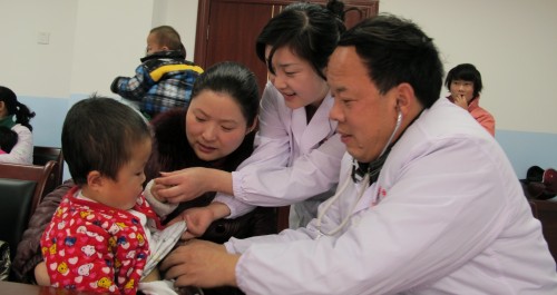 商州城关社区卫生服务中心开展爱心体检活动