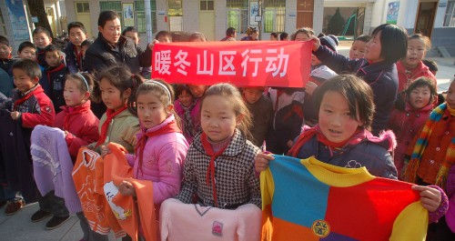 “衣加衣”送温暖活动在丹凤县火热进行