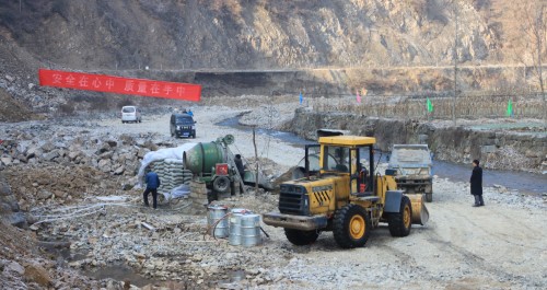 山阳加大对因灾毁坏道路的维修力度