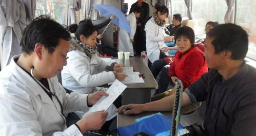 景村中学组织教师  无偿献血喜迎元旦