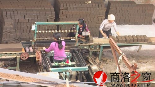 邢原村农民创业、家务两不误