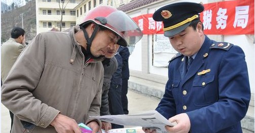 柞水县六十余家单位为群众提供“科技之春”服务