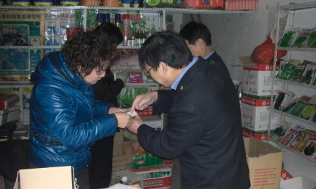 “三问三解”下基层  农资三查保安全