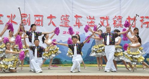 柞水县启动“文化大篷车”送戏镇村行活动