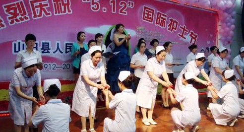 山阳县人民医院新护士为自己神圣的职责进行庄严宣誓