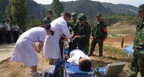 洛南县九龙矿业公司举行应急救援演习