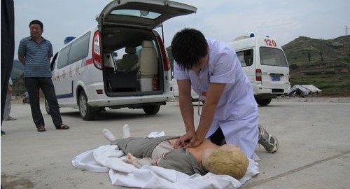 丹凤县急救站进行急救演练