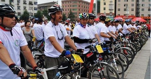 洛南县举办“穿越洛河”公路自行车比赛