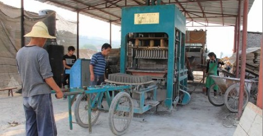 尖角村刘长杰带动村民在家门口打工就业