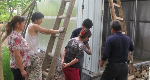 谢湾镇樊村烟农修建新式烤烟房