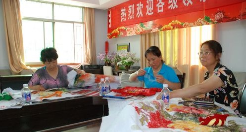 洛南县成立刺绣协会搞创收