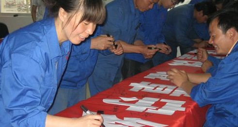 丹凤县总工会开展安全生产承诺签名活动