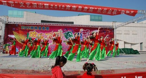 商南县举办首届“欢乐金秋购物节”