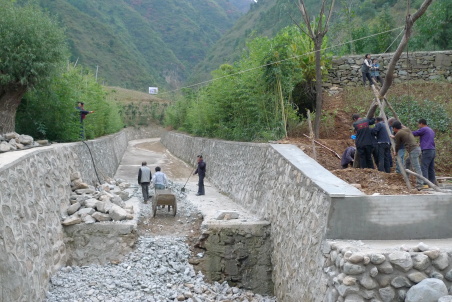 丹凤县在桃花谷水保示范园实施桃花泉工程