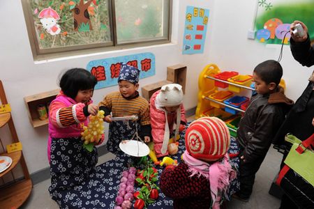 洛南召开农村幼儿园年审现场培训会