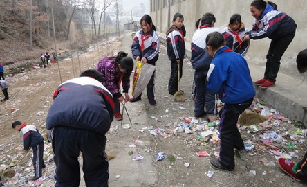 商南逸夫小学开展“创国卫我们在行动”实践活动