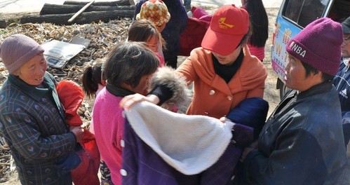 洛南志愿者发起“这个冬天不冷”衣物捐赠公益活动