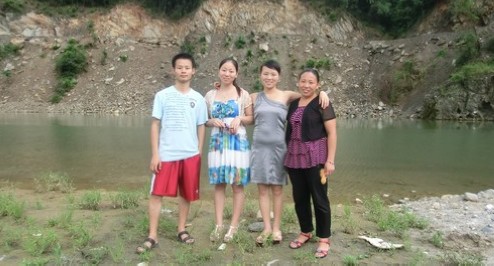 镇安：手足情深抱团斗血癌