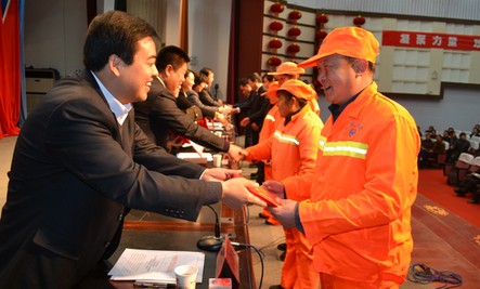 丹凤召开“创卫”表彰庆功大会