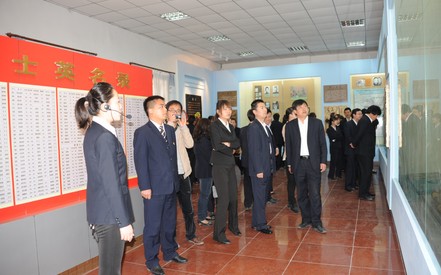 丹凤开展“继承革命传统、弘扬老区精神”主题活动