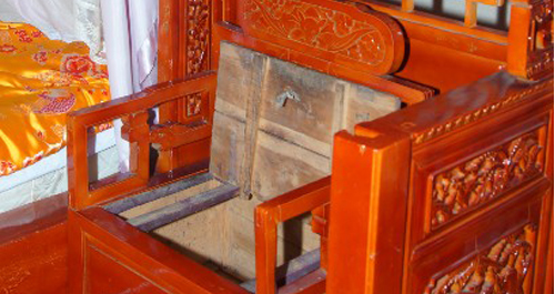 柞水发现一清代古床