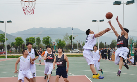 丹凤举办“劳动杯”职工运动会