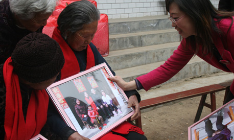 山阳县为农村高龄老人送温暖