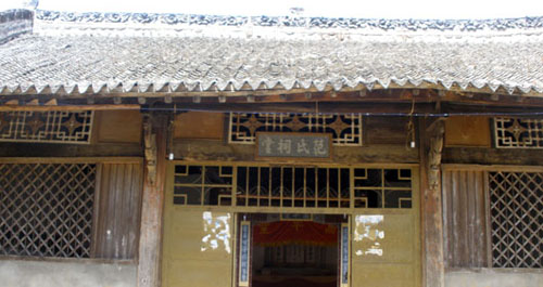 丹凤竹林关发现一座清朝祠堂