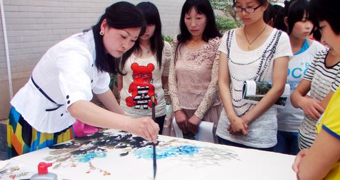 山阳政协开展送书画下乡活动