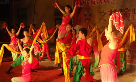 丹凤为城乡群众启动文艺义演活动