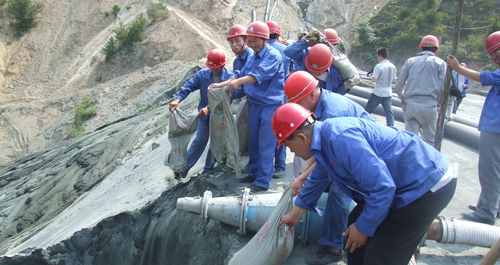 丹凤宏岩铁矿举行尾矿坝安全演练