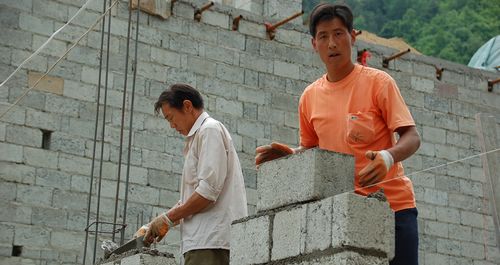 柞水采取搬迁安置方法为移民创造居住条件