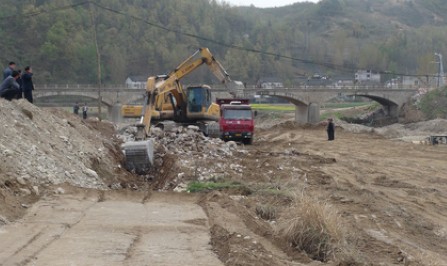 商南赵川镇投资千万元对滔河进行防洪加固