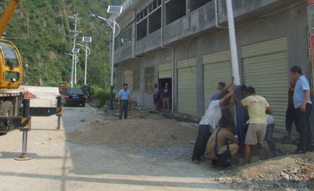 丹凤月日镇投资五十多万元实施亮化工程建设