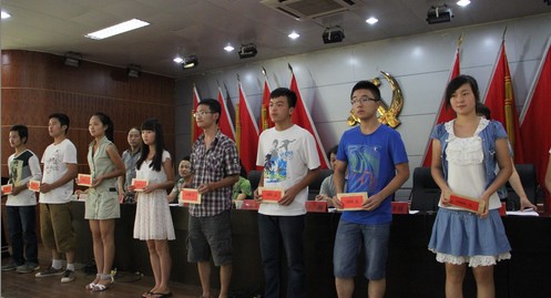 商州区总工会举行“2013金秋助学”发放仪式