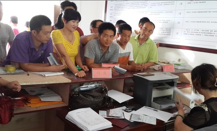 柞水凤凰镇开办电工技能培训班　　