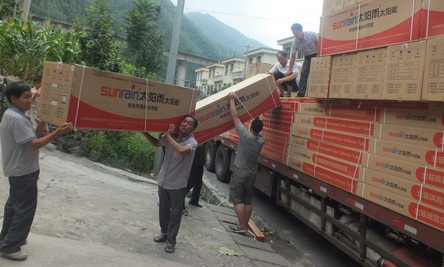 柞水农业局为乡里农民引进太阳能热水器