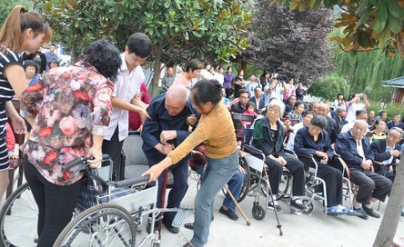 柞水：敬老院里欢歌笑语