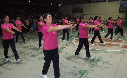 丹凤举办全民健身广场舞比赛活动