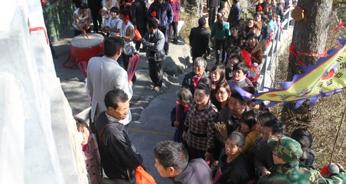 国庆黄金周镇安塔云山游人如织